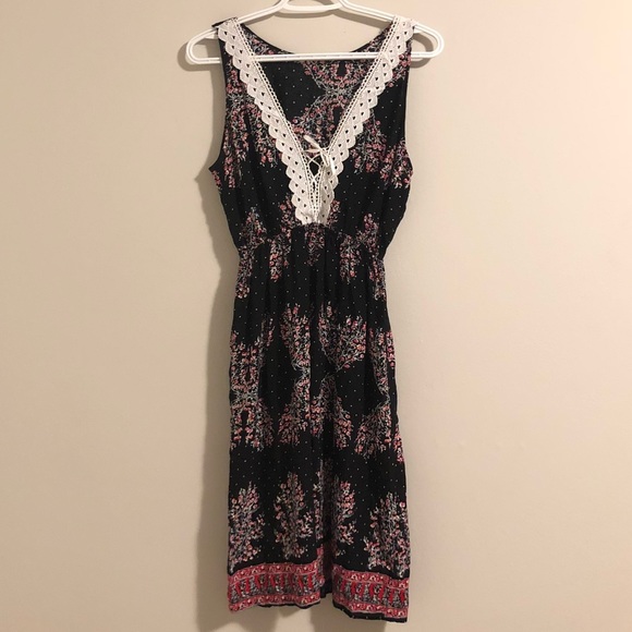 Light + Airy black red white sleeveless midi dress - Picture 2 of 7